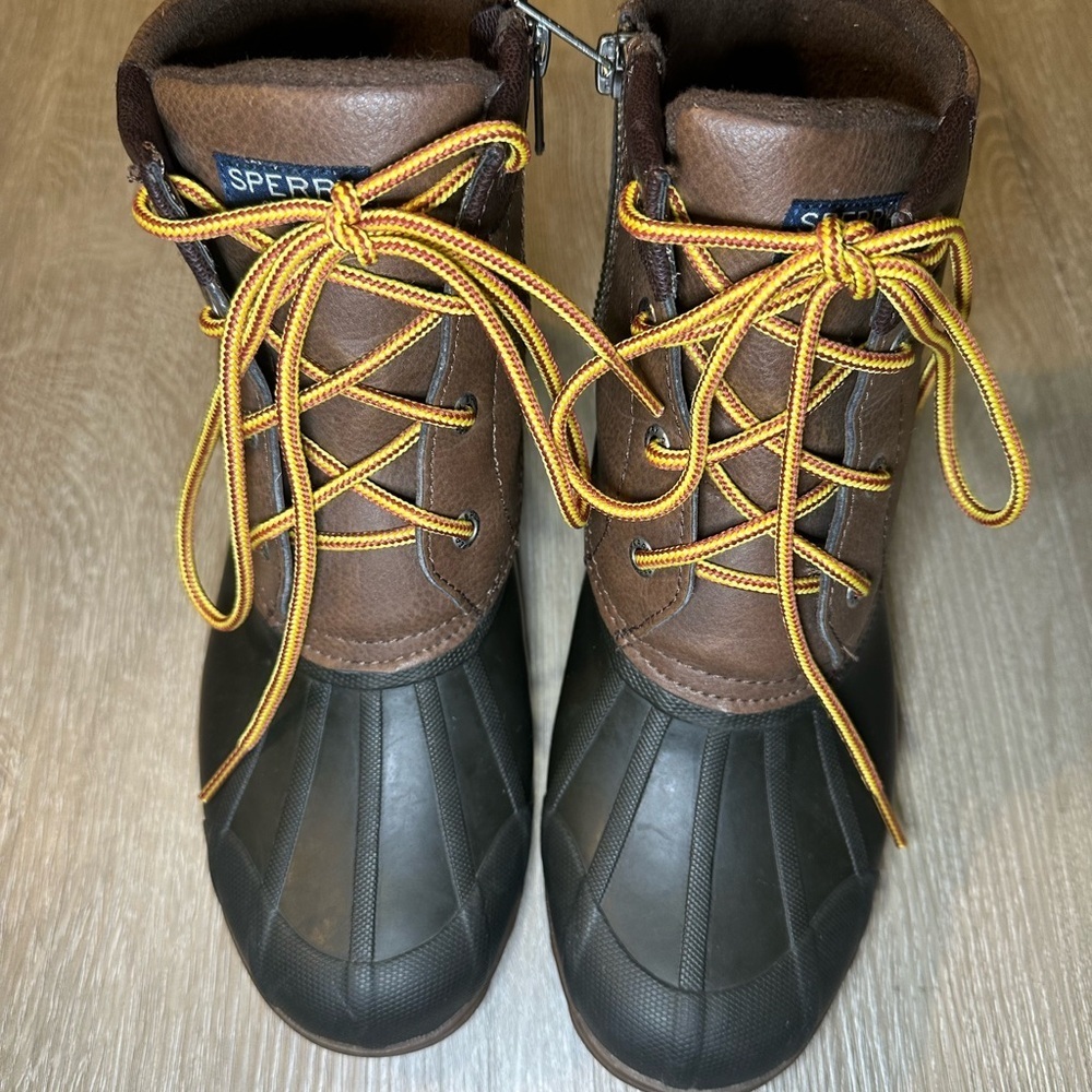 Women’s Sperry Brown Waterproof Boots with Yellow Laces Size 7
